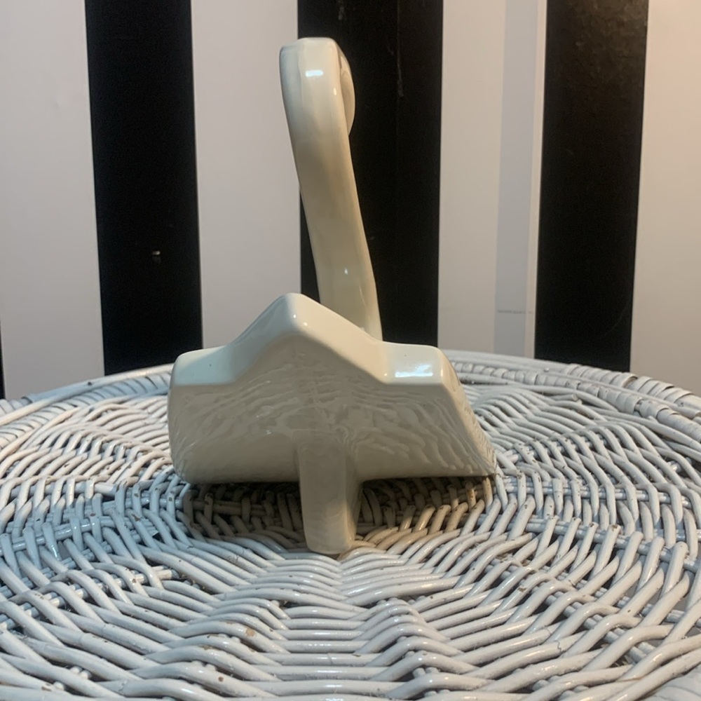 Vintage 1982 80s Retro Swan Figurine with Floral Design Soap Dish / Shelf Decor - Picture 5 of 17